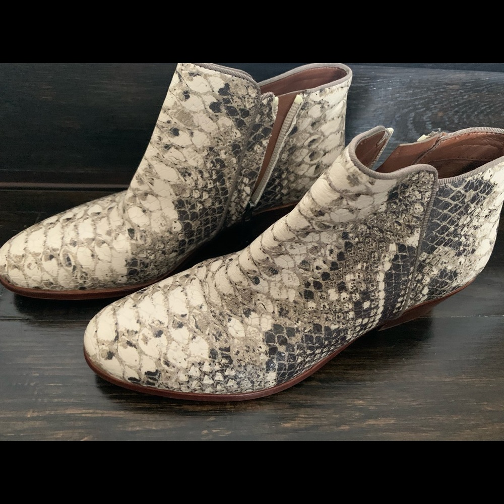 SAM EDELMAN- petty ankle bootie